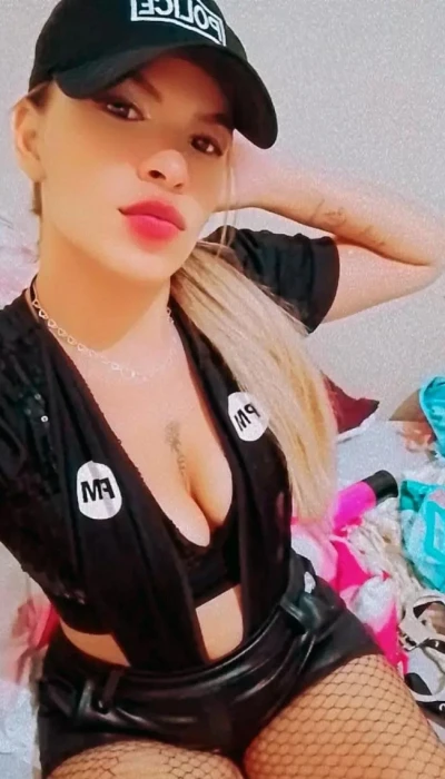 Pamela Hot